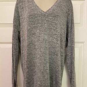 Laila Jayde Raw Edge Neckline Gray V-neck Top Sz S